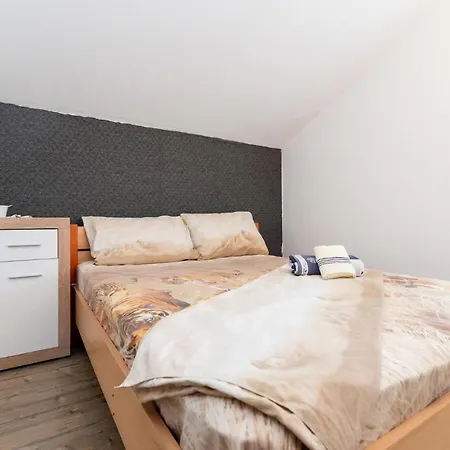 Lovely In With Wifi Apartment Benkovac