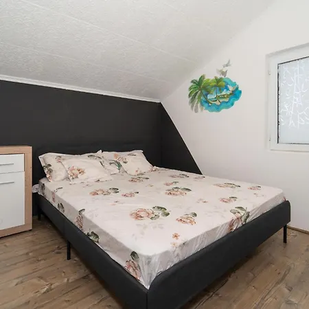 Apartamento Lovely In With Wifi Benkovac